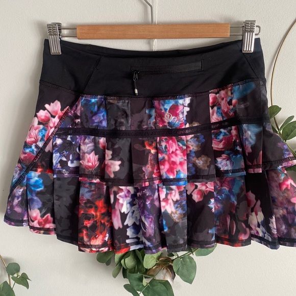 Lululemon Run: Pace Setter Skirt (Regular) size 4
Spring Has Sprung Multi Black - Picture 12 of 13